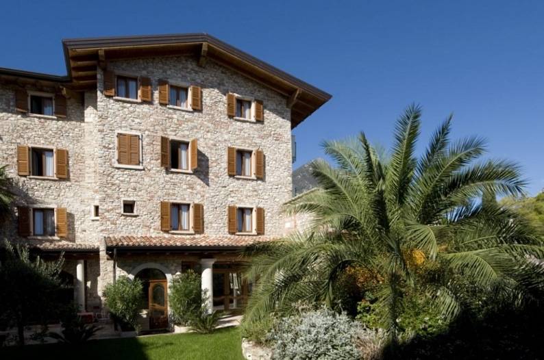 hotel antico monastero 4 stelle toscolano maderno lago di garda